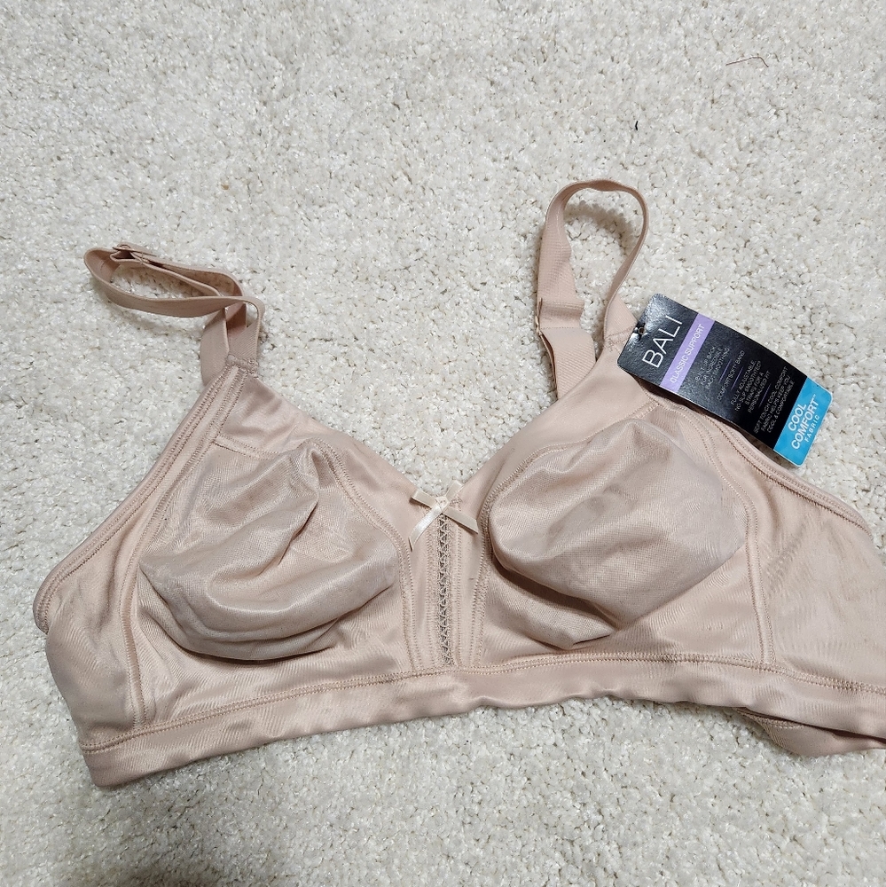 New with tags Bali 36c unlined bra